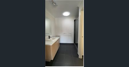 6 Castlecrag Wy,, Strathtulloh, Vic 3338 - Photo 3