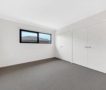 29 Midnight Circuit, South Morang, Vic 3752 - Photo 2