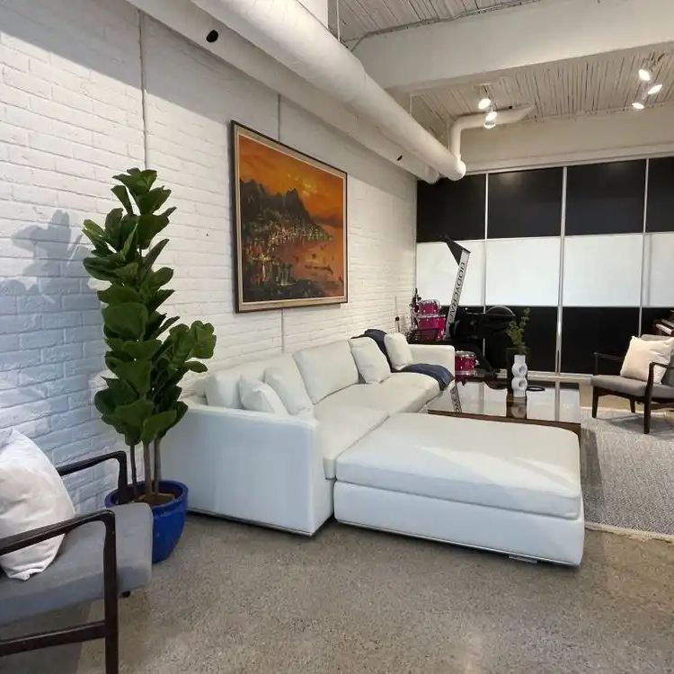 Toronto Furnished Loft for Rent - Stylish 2 Bedroom with City Views and Private Garage - Photo 1