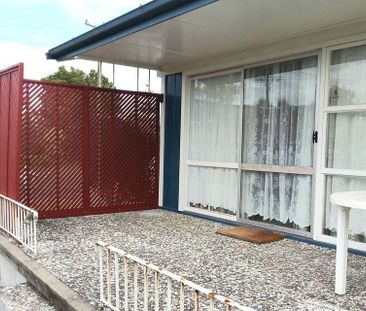 3 Bedroom Home Close to Chartwell & Expressway - Photo 6