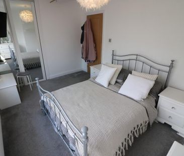 2 bedroom terraced house to rent - Photo 4