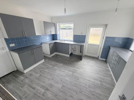 3 bedroom semi-detached house to rent - Photo 3