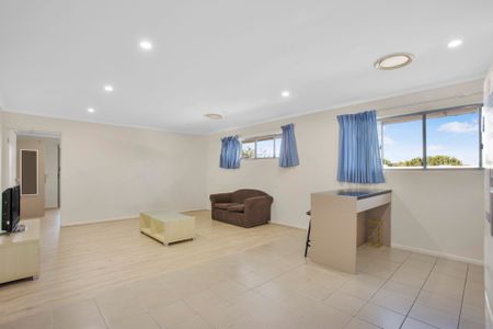 Newly Renovated Furnished Unit! - Photo 3
