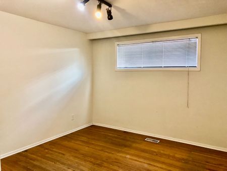 For Lease - 42 Scarboro Crescent, Toronto, Ontario - Photo 2