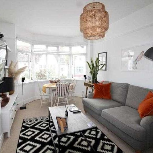 Leigh On Sea, SS9 - Photo 1