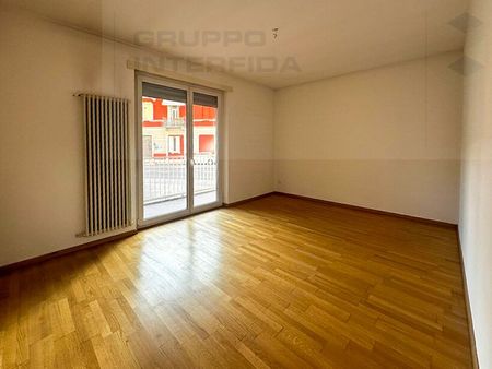 RENOVATED APARTMENT FIRST RENT FREE - Photo 4