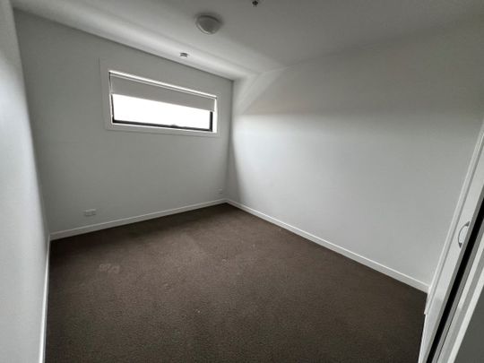 Classic 2Br Apartment in West Footscray! - Photo 1