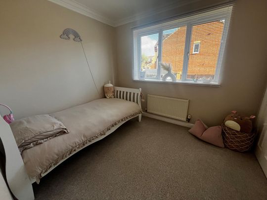 Holme Park Avenue, Chesterfield, S41 - Photo 1