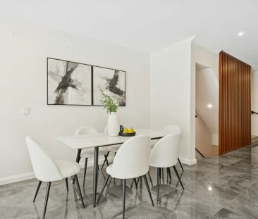 Stylish & Spacious Contemporary Townhouse in Prime Denistone Location - Photo 3