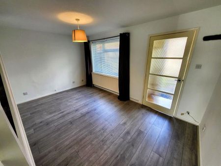 2 bedroom end of terrace house to rent - Photo 3