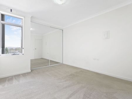 Modern & Luxurious with Privacy - Photo 2