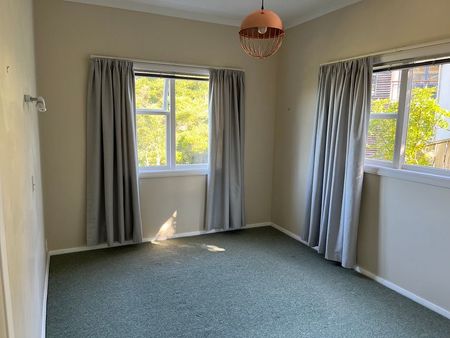 Spacious, sunny, secure two double bedroom flat - Photo 3