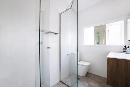 Art Deco Character and Contemporary Style in a Boutique Block of Seven - Photo 3