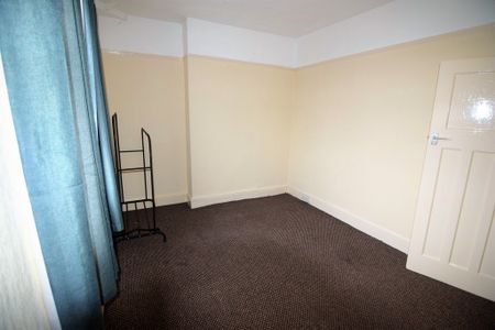 To Let 1 Bed Flat - Photo 4