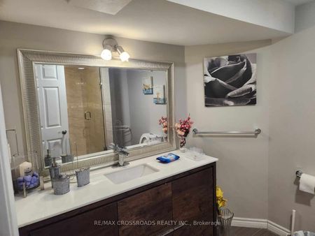 Detached Home For Lease | N8130792 - Photo 2