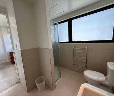 Central Auckland 3BR Gem with Views - Photo 4