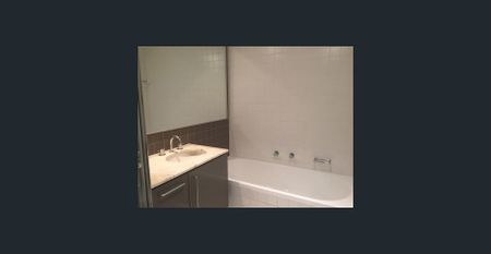 Spacious 2-Bedroom Apartment with Balcony - Photo 2