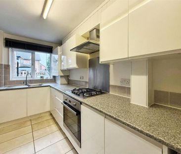 Freesia Drive, Bisley, Woking, Surrey, GU24 9HA - Photo 5