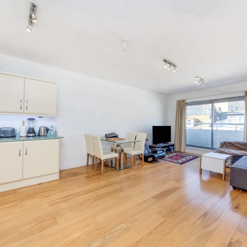 2 bedroom property to rent - Photo 1