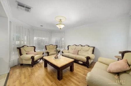“Stunning 3-Bedroom Family Home in Prime Truganina Location” - Photo 2