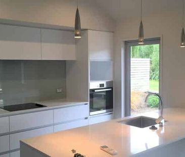 Stylish Home for Rent – Prime Location Near Town & Lake - Photo 4