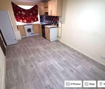 Pittman Gardens, Ilford, IG1 - Photo 2