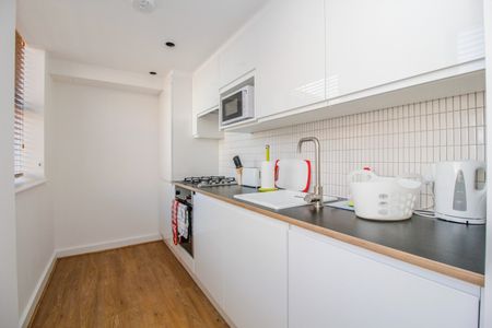 1 bed Studio - To Let - Photo 2