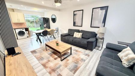 3 bedroom semi-detached house to rent - Photo 2