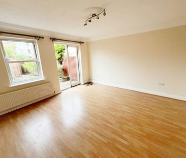 Terraced House to rent on - Photo 6