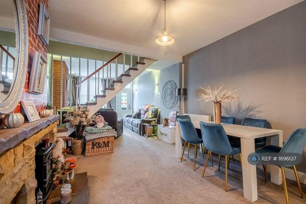 3 bedroom terraced house to rent - Photo 1