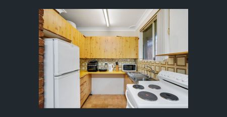 Move in before Christmas !! - Photo 3