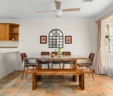 Immaculate Three-Bedroom Family Haven in Tranquil Burton! - Photo 3