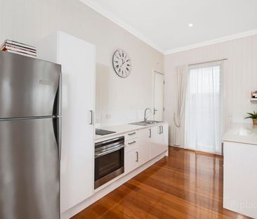 Furnished apartment in Charming Northgate Queenslander - Photo 3