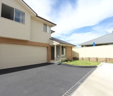 Perfectly Positioned Townhouse - Photo 3