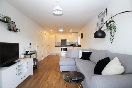 1 bedroom Apartment to let - Photo 2