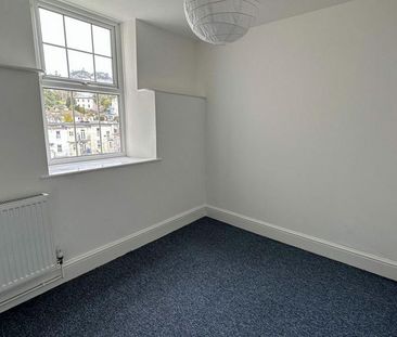 2 bedroom ground floor flat to rent - Photo 2