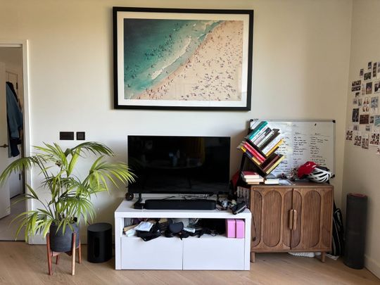 1 Bed Flat, Wood Crescent, W12 - Photo 1