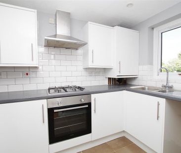 3 bedroom semi-detached house to rent - Photo 2