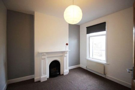 Guide Price £3,000 pcm - Available Now - Part Furnished - Photo 4