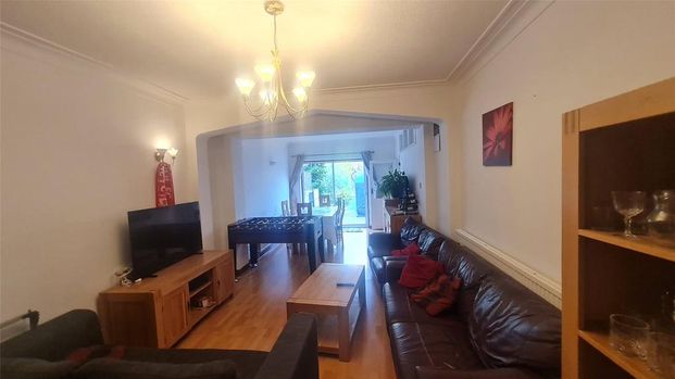 4 bedroom semi-detached house to rent - Photo 1