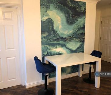 2 bedroom penthouse to rent - Photo 4