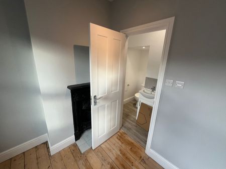 4 Bed Terraced House, Norris Road, RG6 - Photo 5