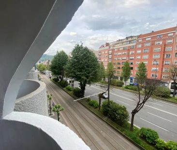 Alquiler de piso en Sabino Arana Etorbidea - Foto 4