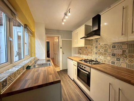 3 bedroom terraced house to rent - Photo 2