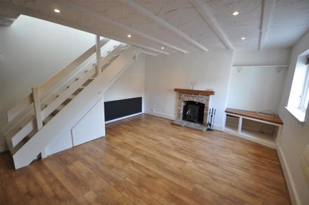 2 bedroom semi-detached house to rent - Photo 2