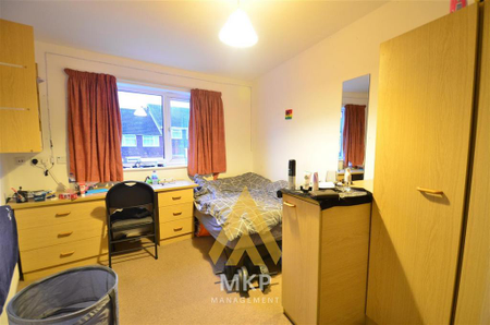 4 bedroom apartment to rent - Photo 3