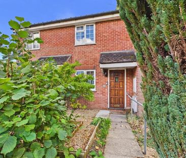 2 bedroom House in Field End, Farnham - Photo 5
