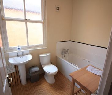 6 bedroom terraced house to rent - Photo 2