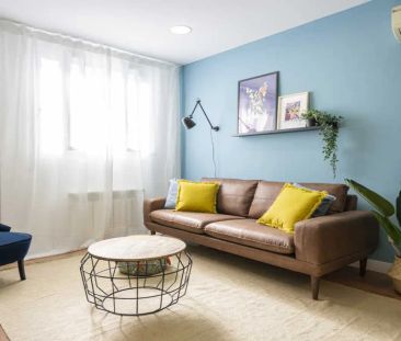 Room in a shared 12-bedroom apartment for rent in Cuatro Caminos. - Photo 5