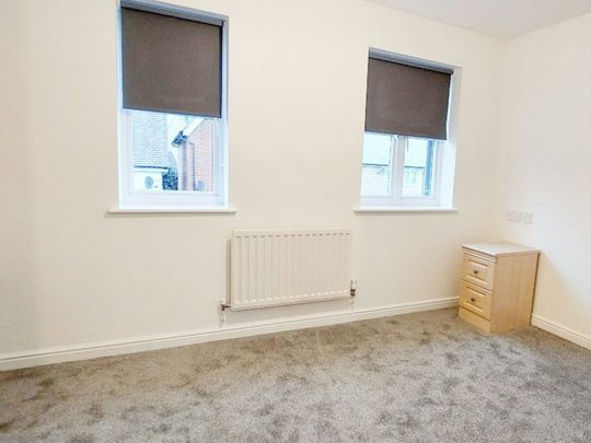 Terraced House to rent on - Photo 1